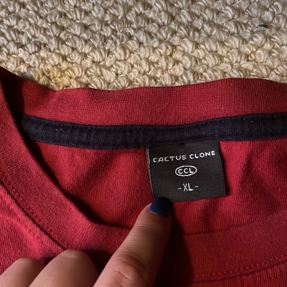 Red graphic long sleeve​​ - Picture 4 of 4